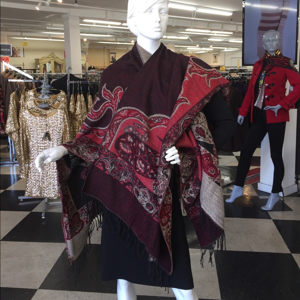 🍭NWT VERTIGO Pattern Tassel Poncho Shawl Cape 🍬